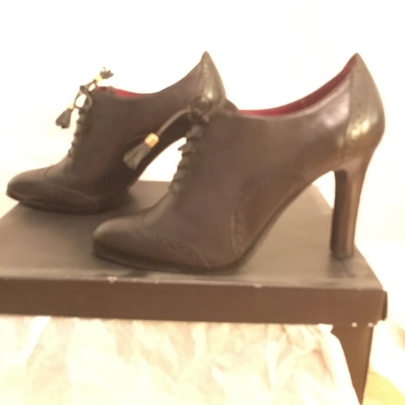 Preowned Banana Republic leather Oxford booties - Picture 6 of 8